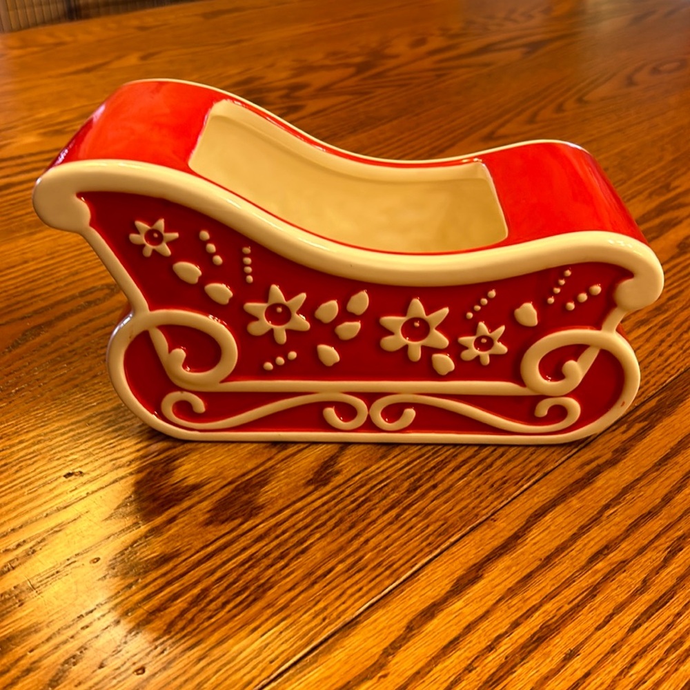 Edible Arrangements 2013 Red & White Ceramic Christmas Sleigh Decor Centerpiece